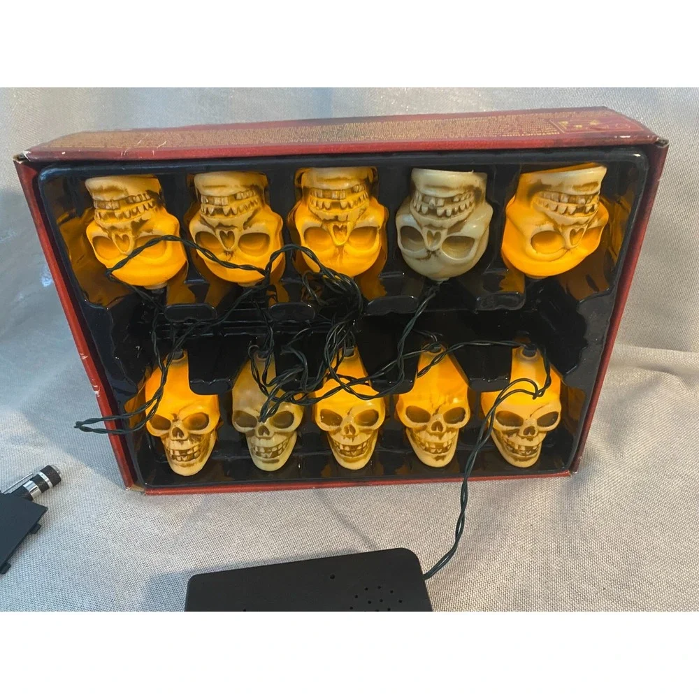 Musical‎ Blinking Skull Halloween Lights Collectible Decorative Gemmy